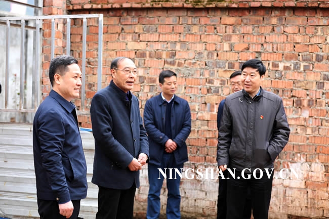 县委书记张益民在太山庙镇调研指导脱贫攻坚和村两委换届工作